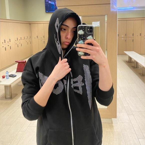 Zip up hoodie with angel wings - Picture 2 of 3